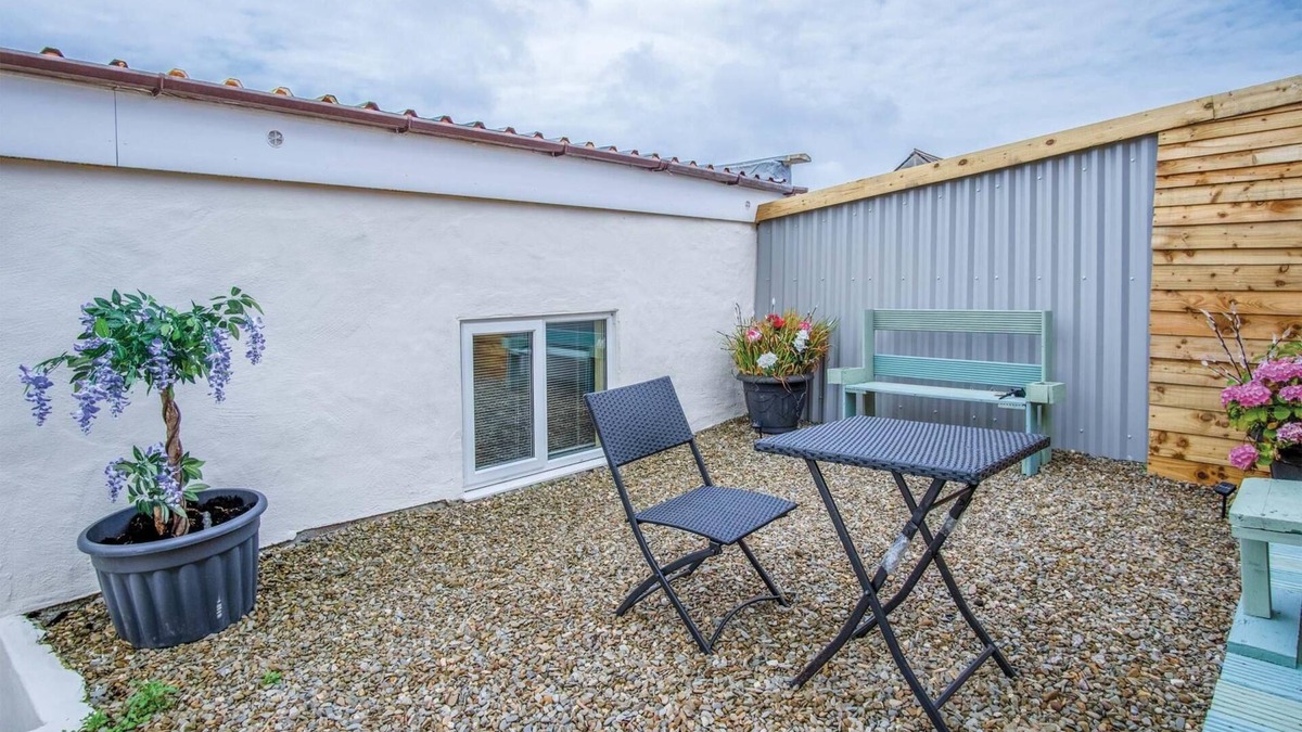 Milford Haven House | Clouds - 1 Bedroom Holiday Home - Milford Haven
