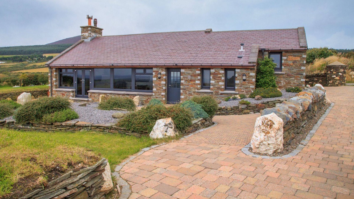 Mount Murray Cottage | Clougher Cottage - a holiday cottage that sleeps 4 guests in 2 bedrooms