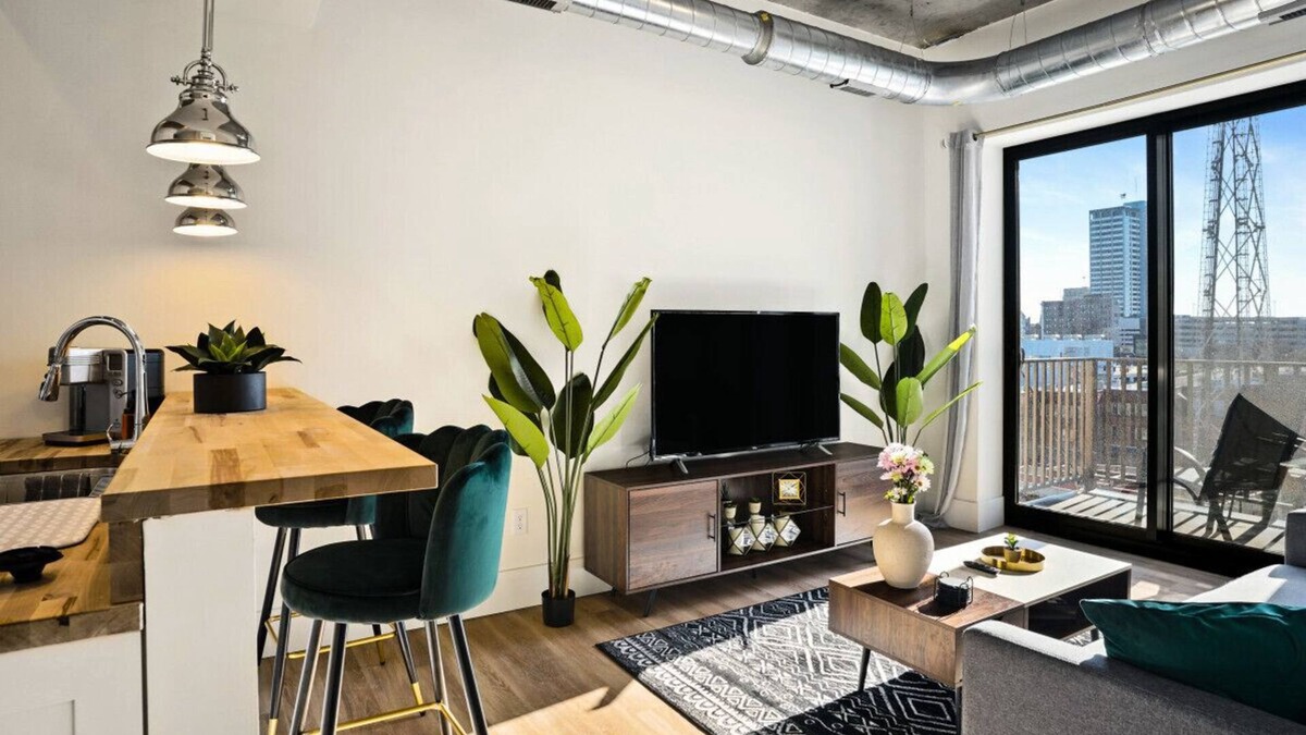 Northeast South Bend Apartment | Clover Haven | High Rise | Down Town South Bend ND