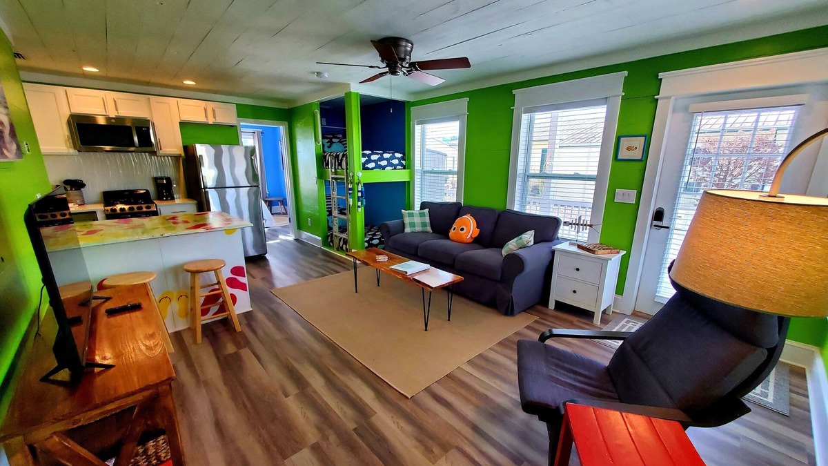 Mexico Beach House | Clown Fish Cottage - Pet Friendly with King Bed