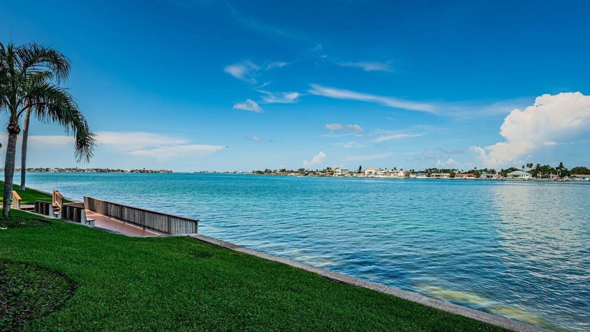 St. Petersburg Condo | Club Bahia 'Paradise is Just one Beach Away'