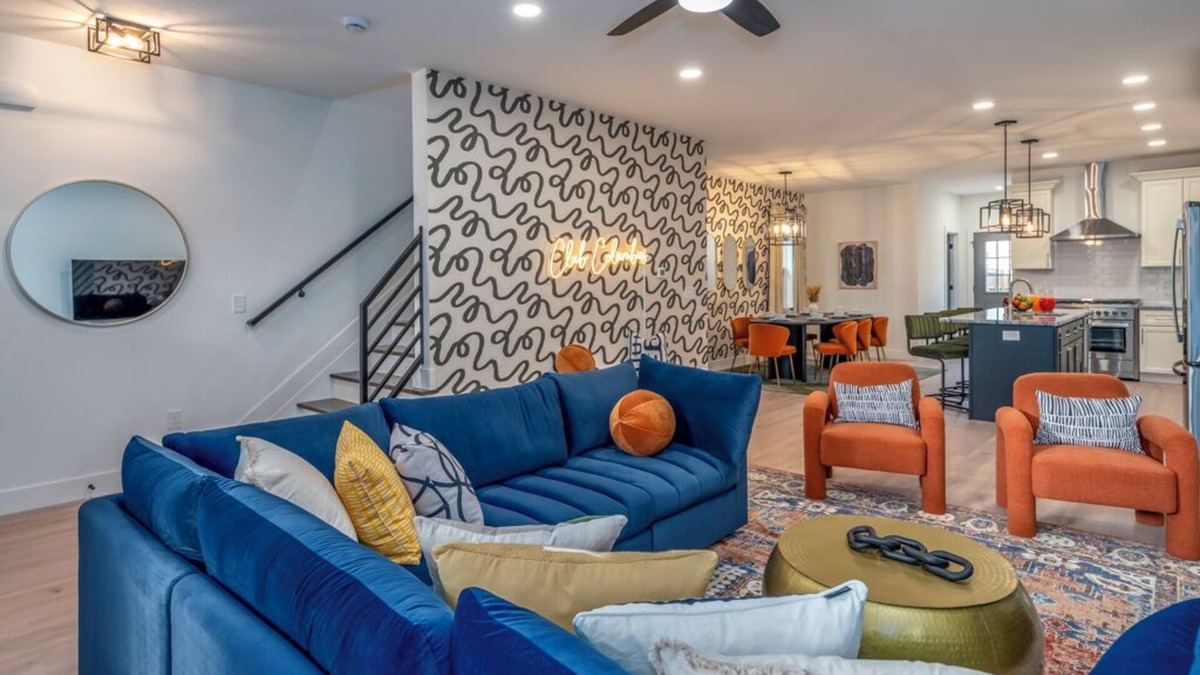 Near East Columbus House | Club Columbus: Hot Tub, Game Room, Karaoke, BBQ, and an Outstanding Backyard.