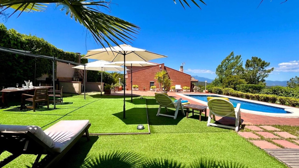 Mont Barbat Villa | Club Villamar - Come and enjoy your holyday in this beautiful villa