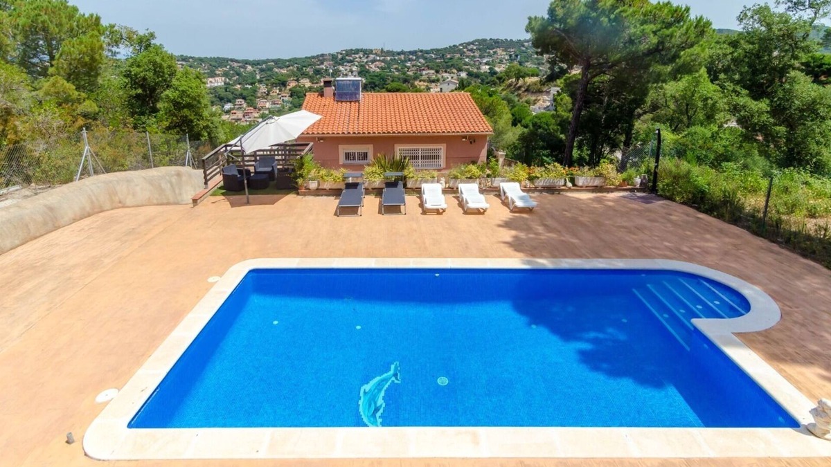 Lloret Blau Villa | Club Villamar - A 6 person villa with a swimming pool and lots of privacy, a diversity of terrace.