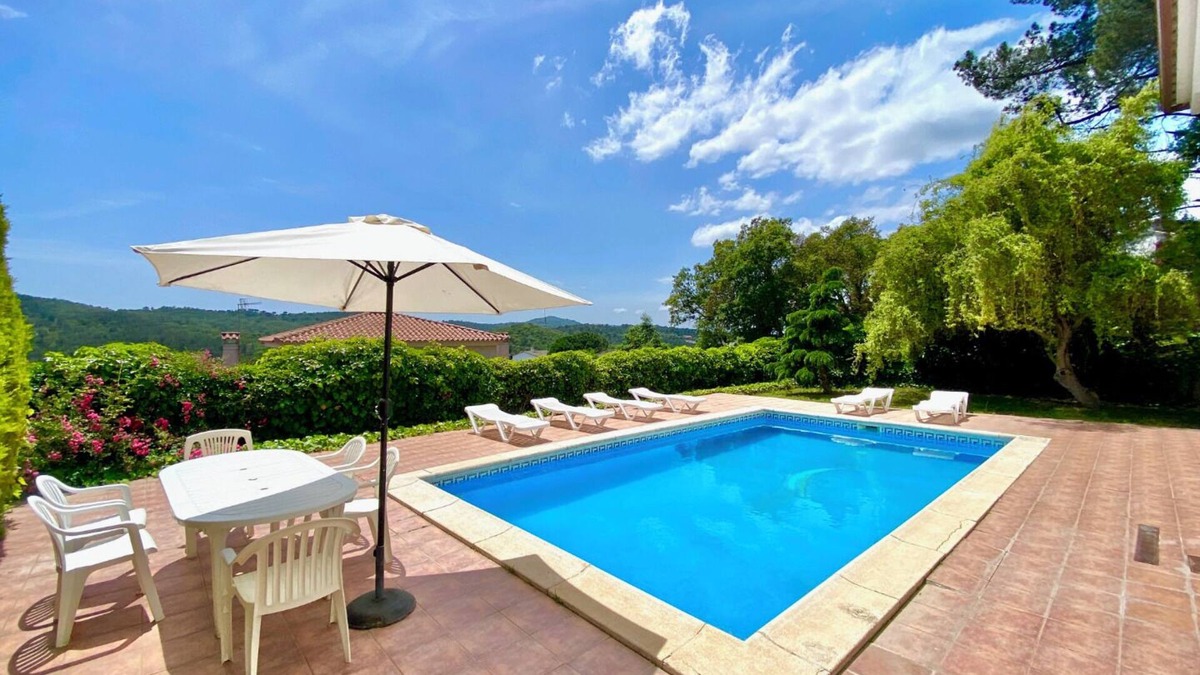 Vidreres Villa | Club Villamar - Quiet villa with nice garden and excellent pool