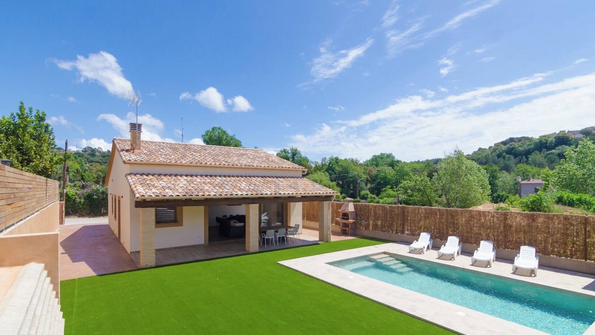 Vidreres Villa | Club Villamar - Stunning new villa in Aigua Viva Park near Lloret de Mar, featuring a private poo.