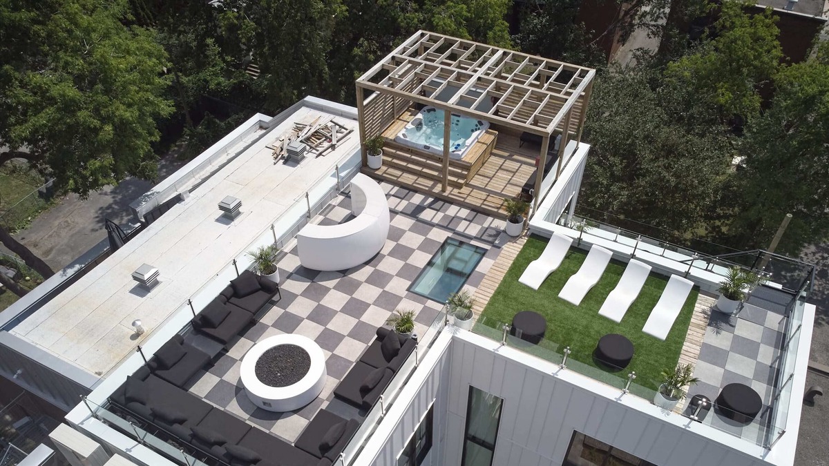 Pointe-Saint-Charles Condo | CLUBHAUS Ultimate VIP Penthouse,Hot Tub,Sleeps 20+