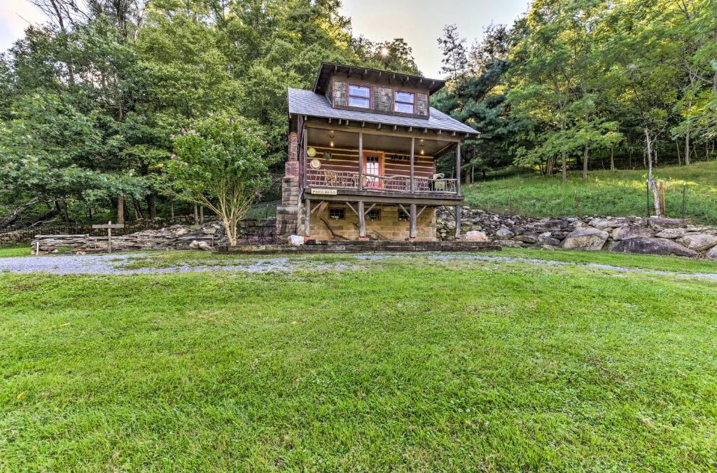 Clyde Apartment | Clyde Papa Bear Cabin, Near Smoky Mountains!