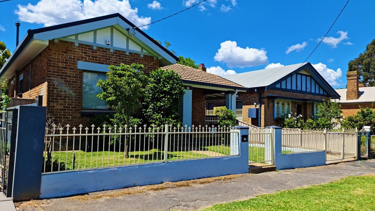 Orange House | Clytie Cottage on Moulder (CBD)