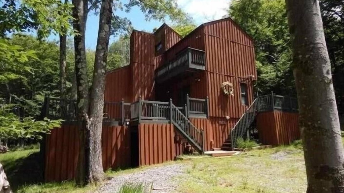 Old Timberline House | CM49-Rustic Cabin in the Woods! Hot tub, Fire Pit!