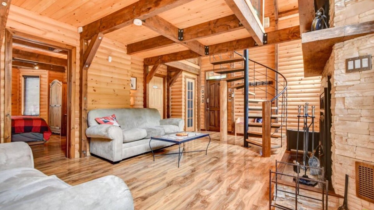 Sainte-Lucie-des-Laurentides Cottage | Cozy cottage with hot tub/firepit, in nature with absolute privacy