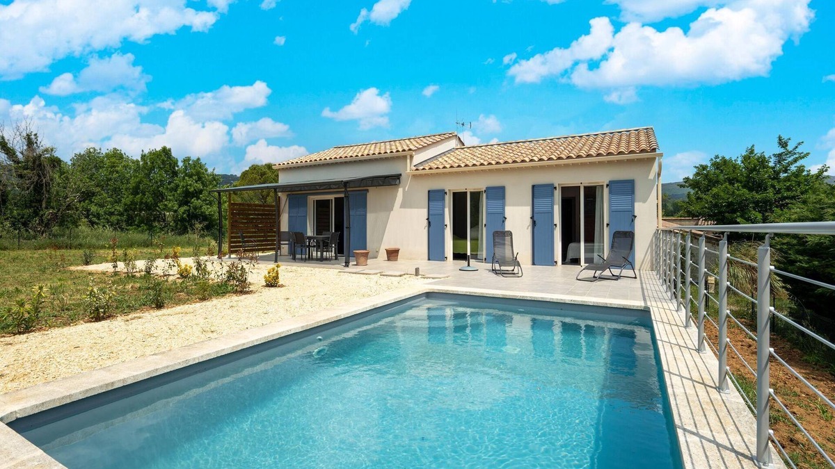 Saint-Andre-de-Roquepertuis House | Cosy holiday home with pool