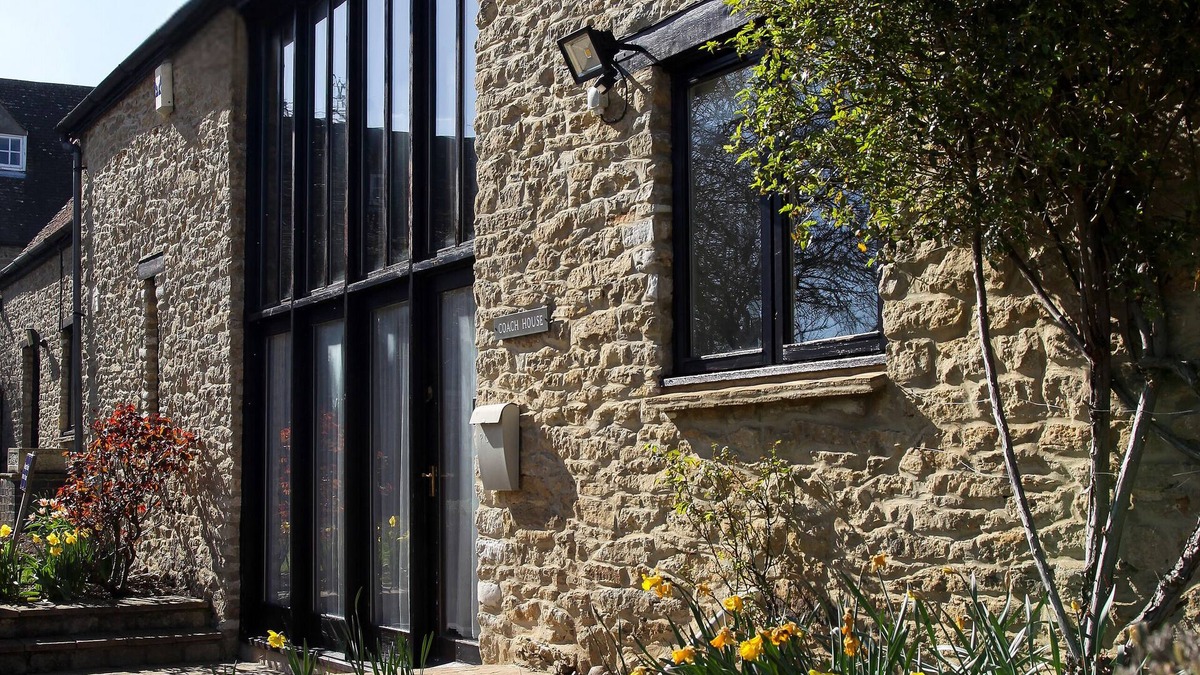 Kidlington House | Coach House - converted barn with scenic views
