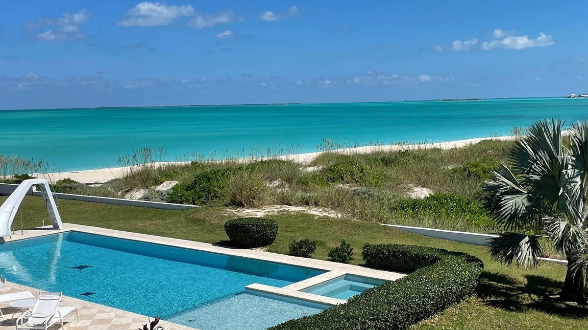 Treasure Cay House | Coach House suite with unbelievable view of the Sea of Abaco and the beach