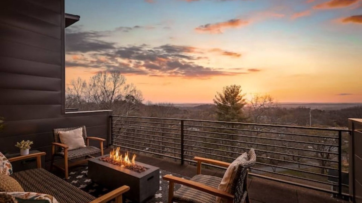 East Ridge House | Coachella -An Atomic Ridge Home