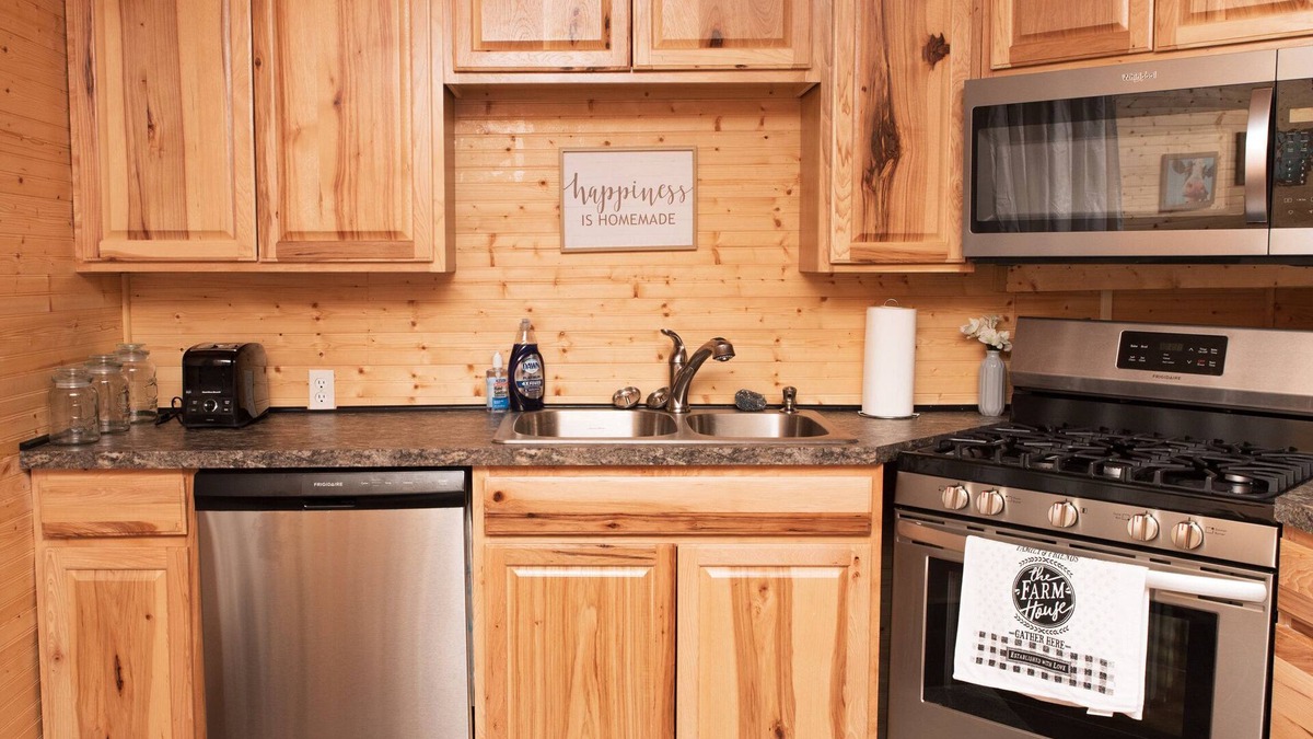 Paducah Cabin | Coaches' Cabin at Ramp 11 Retreat by Concord Sun
