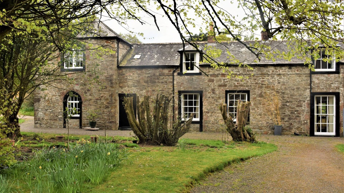 Carsethorn Cottage | Coachmans Cottage - a cottage that sleeps 10 guests in 4 bedrooms