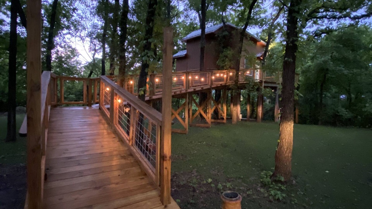 Lacy-Lakeview Cabin | Coach’s Quarters on the Creek- A Night in the Trees!