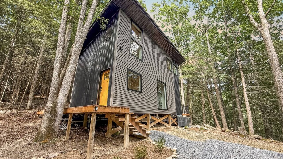Gilboa Cabin | Coal Ridge Cabin - WV Retreat with Family History