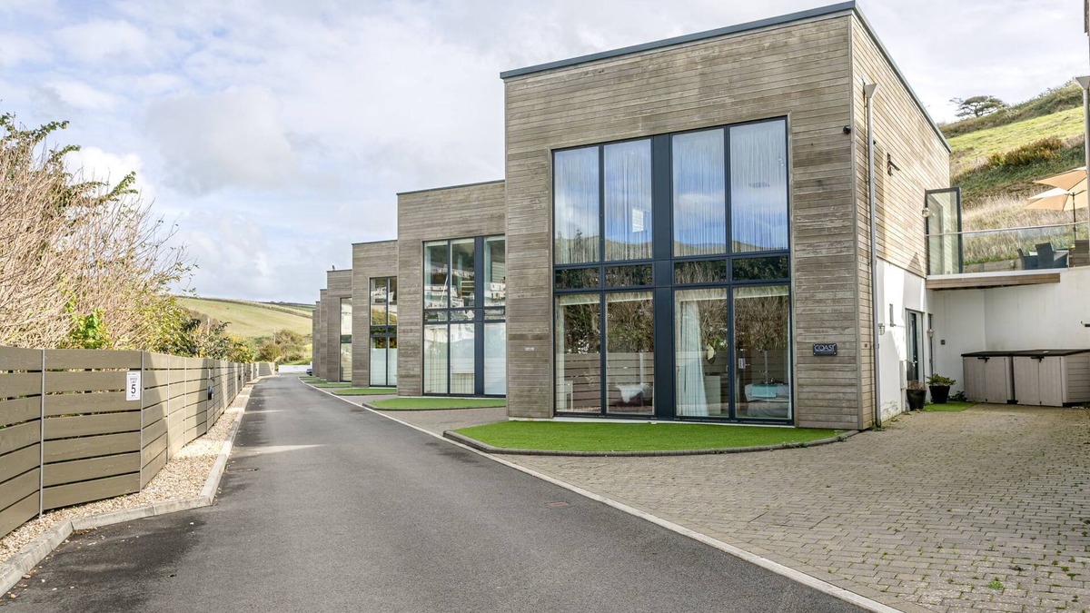 Challaborough House | Coast at Beachdown - a house that sleeps 9 guests in 4 bedrooms