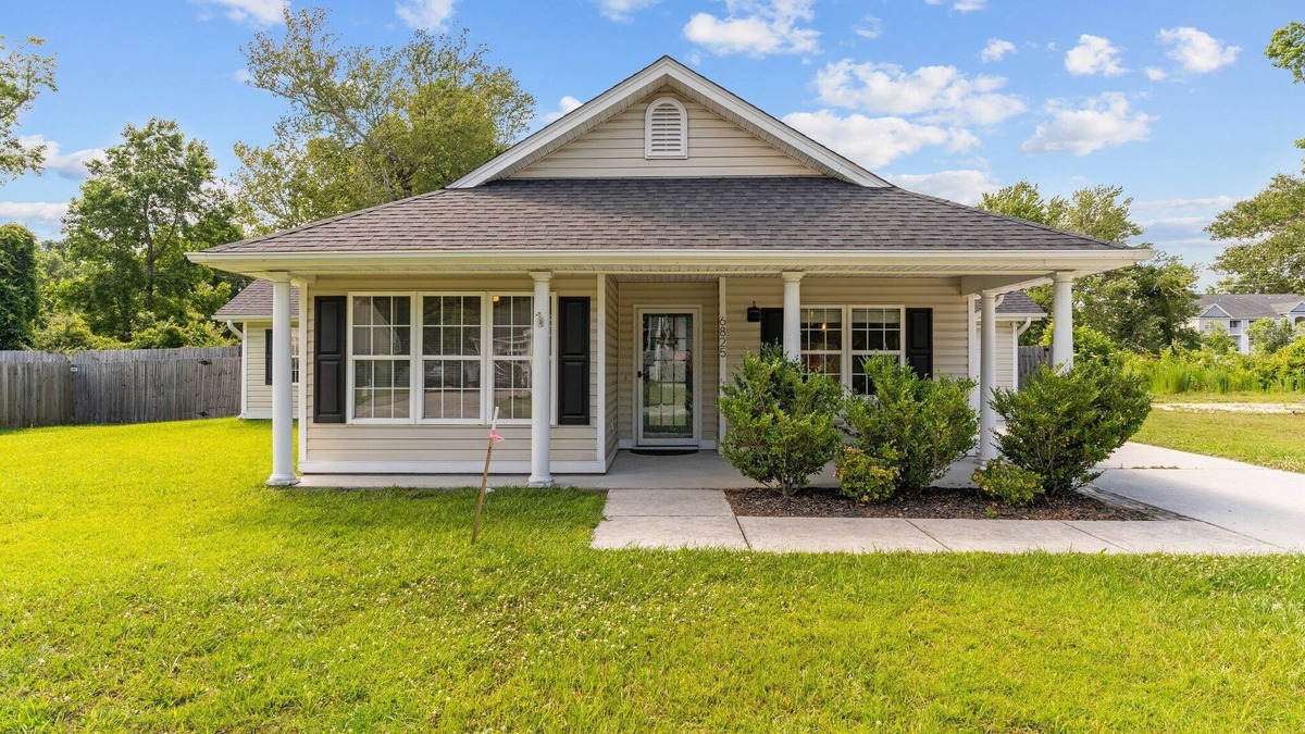 Kings Grant House | Coast Away Cottage. 1-story home - NO PET FEES! 10 minutes from the Beach!