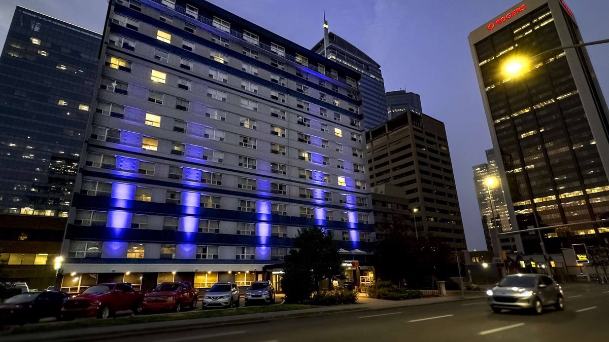 Downtown Calgary Hotel | Coast Calgary Downtown Hotel & Suites by APA