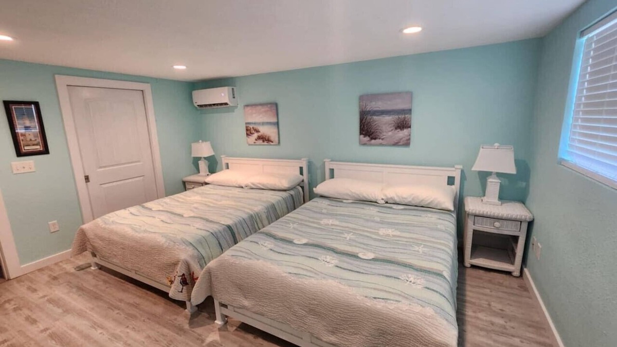Palacios Apartment | Coastal 1BR – Bayfront Views, Porch, Fishing & Walkable Lighted 1.5-Mile Seawall