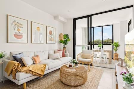 Dee Why Apartment | Coastal 2-Bed Apartment near Beach