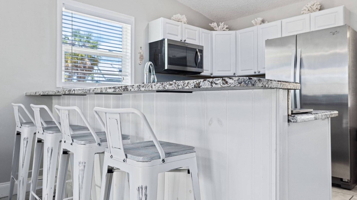 Ozona Condo | Coastal 2BR Retreat Near Golf, Breweries & Beaches – Walk to Dining & Enjoy Local Adventures!