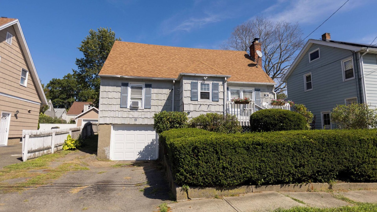 Devon House | Coastal 5BR Home in Milford CT – Family-Friendly, Stylish & Close to Beaches