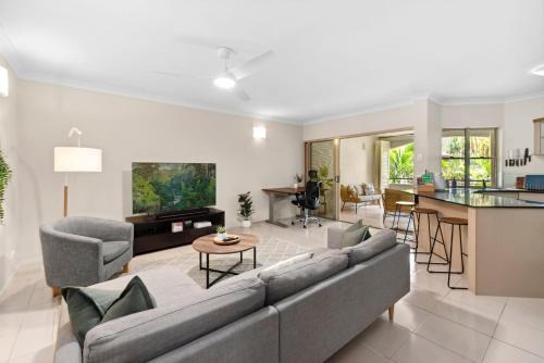 Westcourt Apartment | Coastal Bliss - Cairns 9 Pools BBQ & Gym