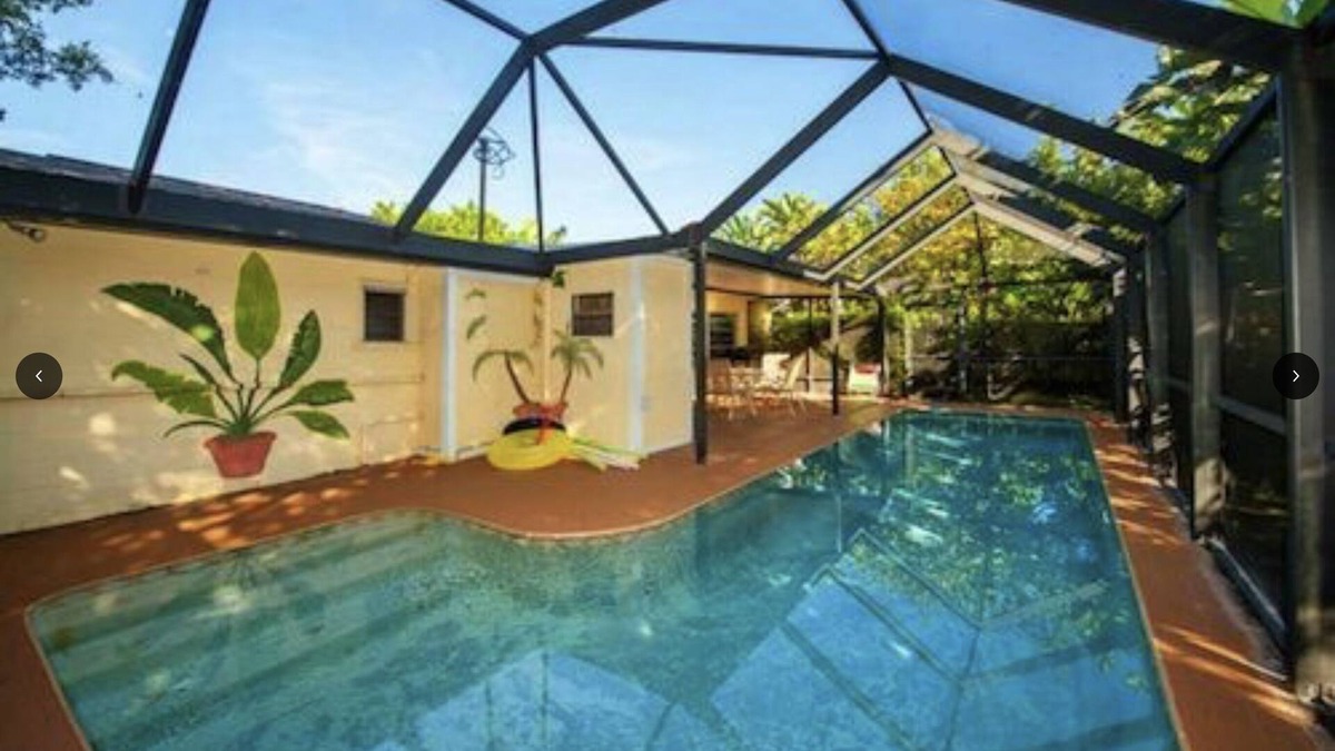 Bay Esplanade House | Coastal Breeze - A Weekly Rental 4 Bedroom Home by RedAwning