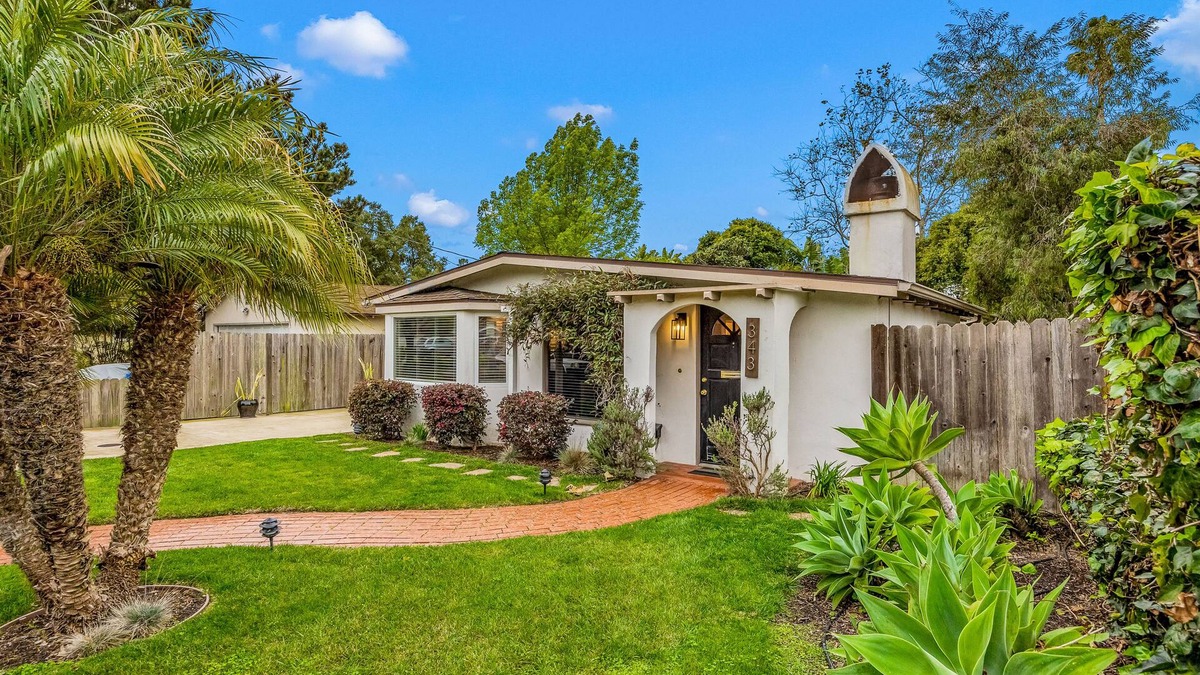 West Mesa House | Coastal bungalow with fenced yard & private outdoor living - 2 blocks from beach