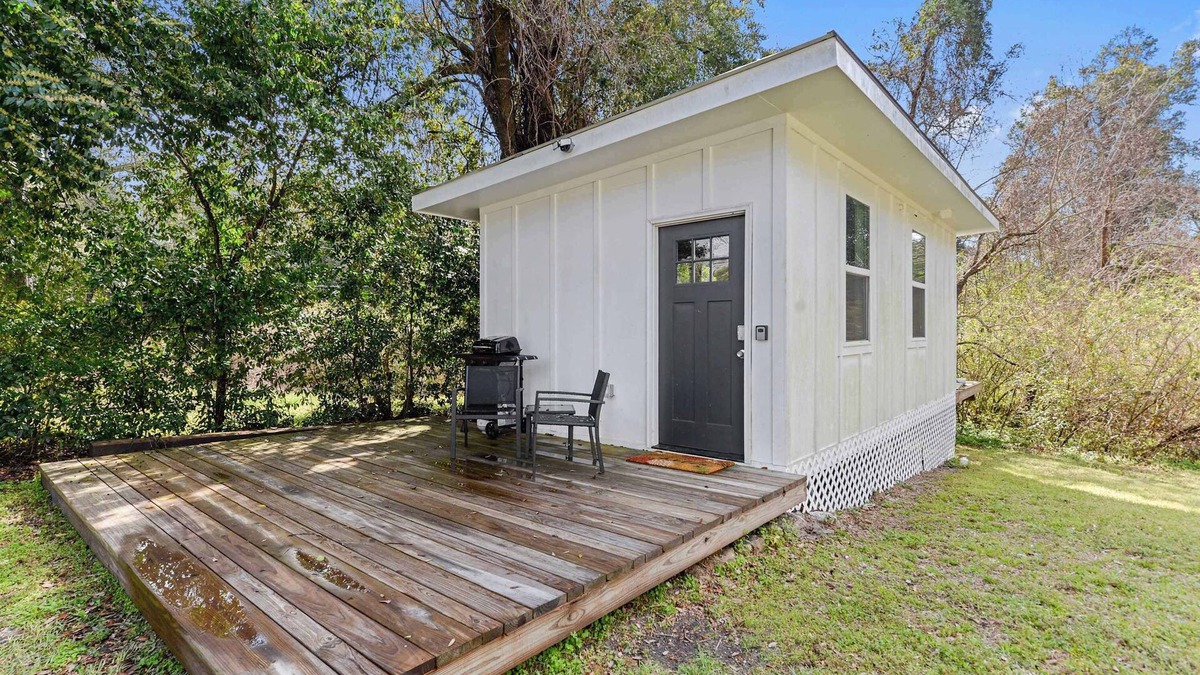 Gulfport Apartment | Coastal Cabana Studio - Close to beach and Mississippi City
