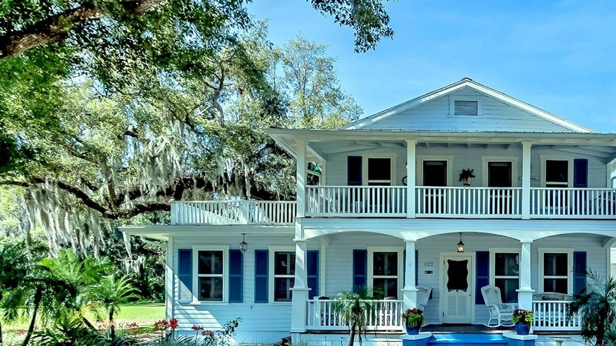 New Smyrna Beach Apartment | COASTAL CABANA POOL-SIDE in RIVERSIDE GARDEN DISTRICT near Canal Street & Beach