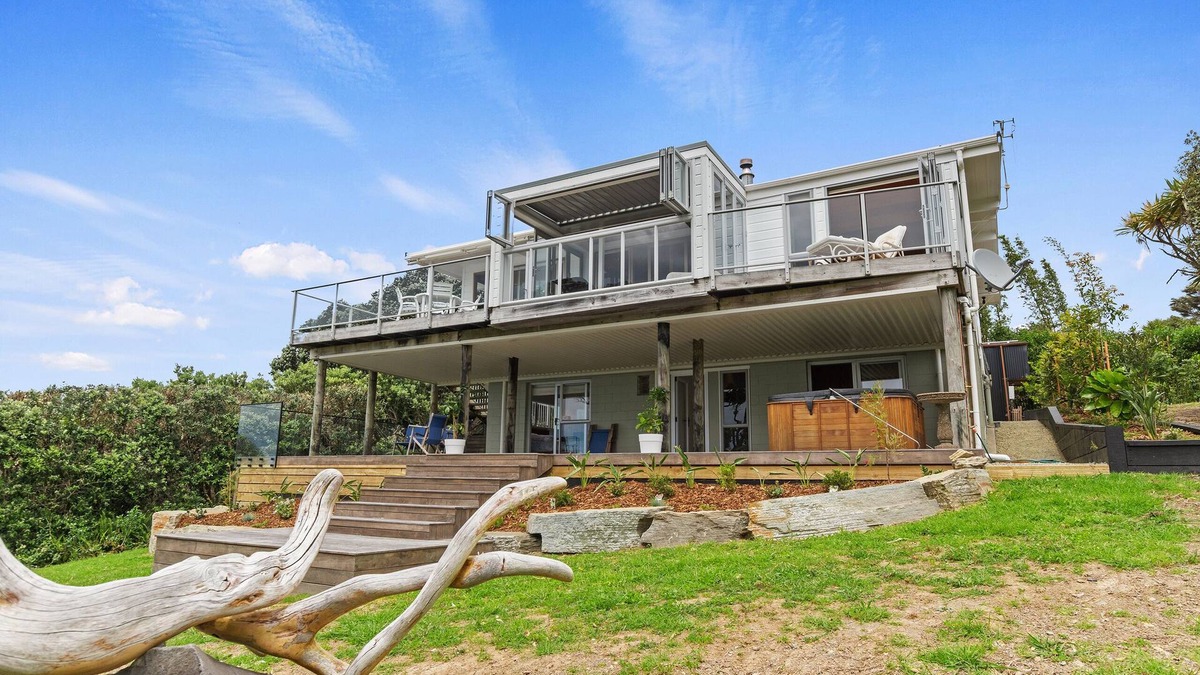 Langs Beach House | Coastal Calm - Langs Beach Holiday Home