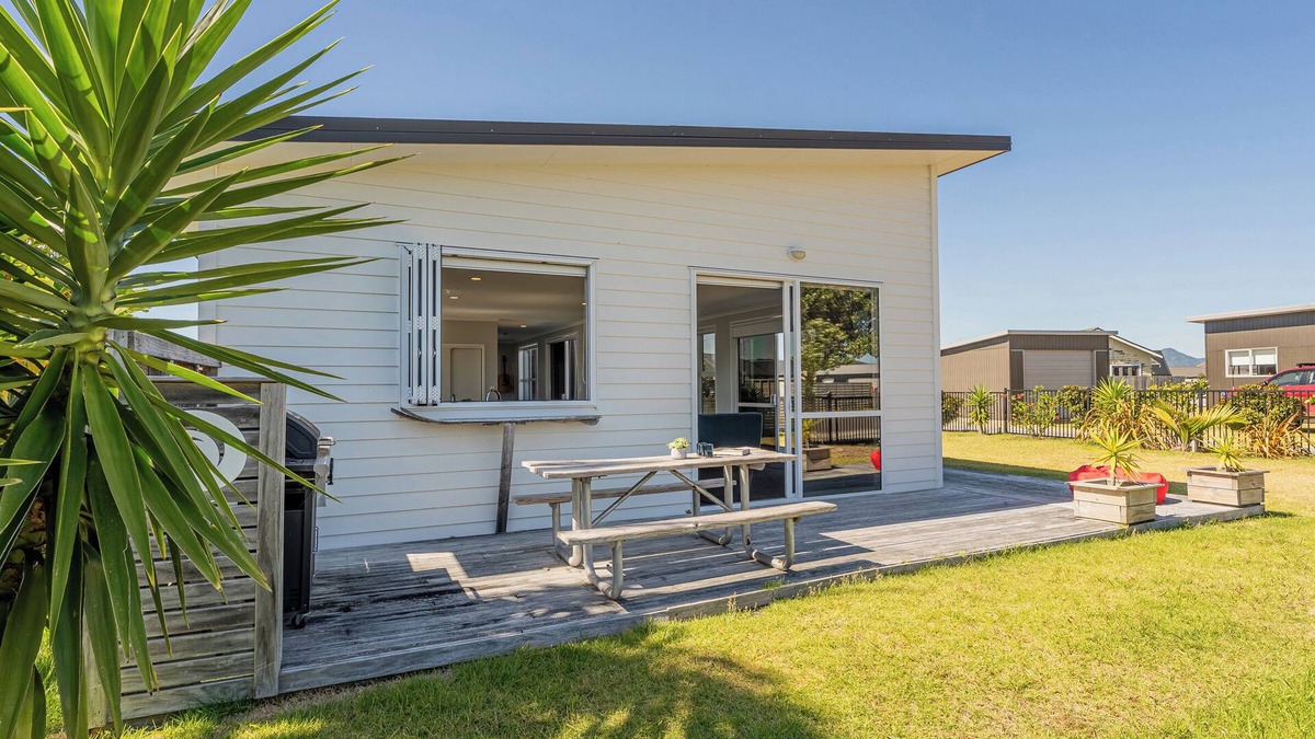 Matarangi House | Coastal Calm - Matarangi Holiday Home