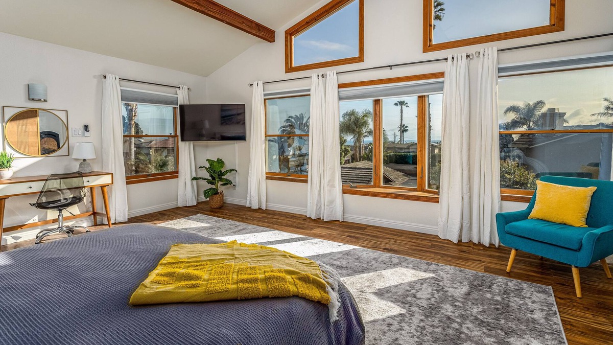 Olde Carlsbad House | Coastal Carlsbad 5 Bedroom Getaway