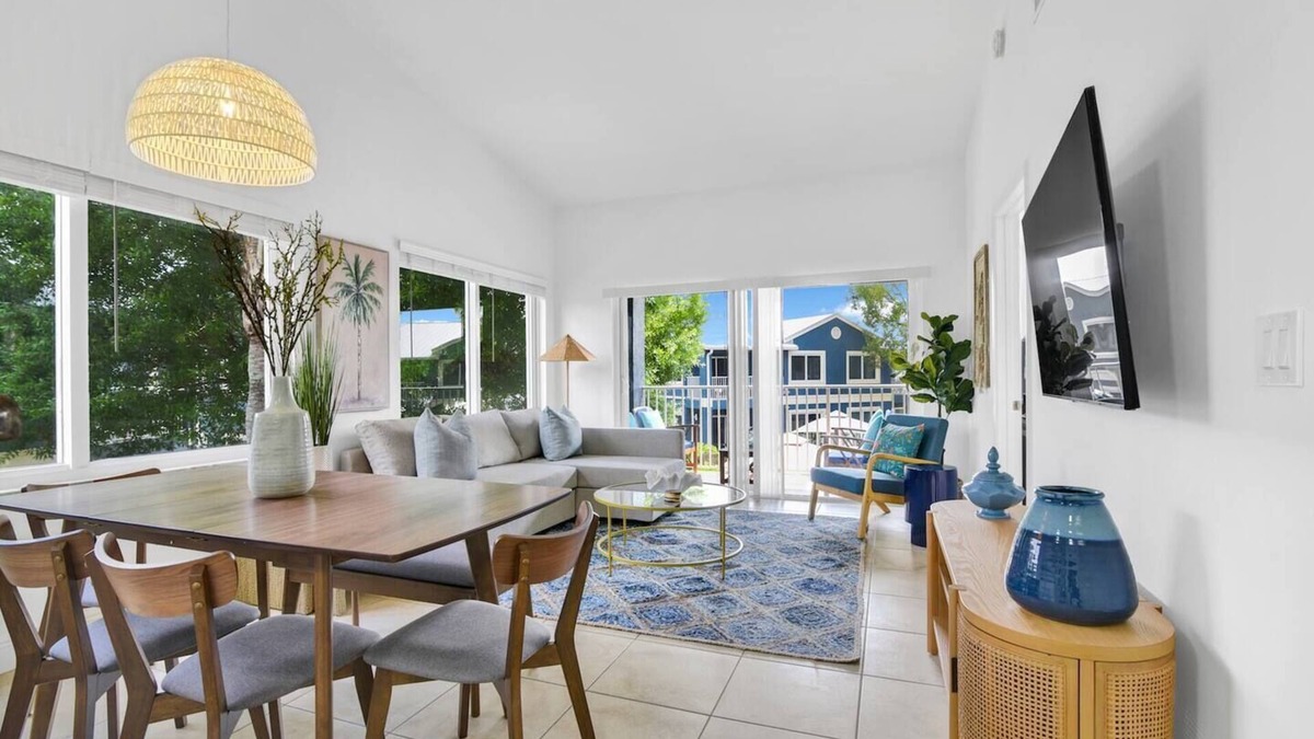 Mission Bay Apartment | Coastal Chic Apt - Minutes from Evert Tennis Academy & Osprey Point Golf Course