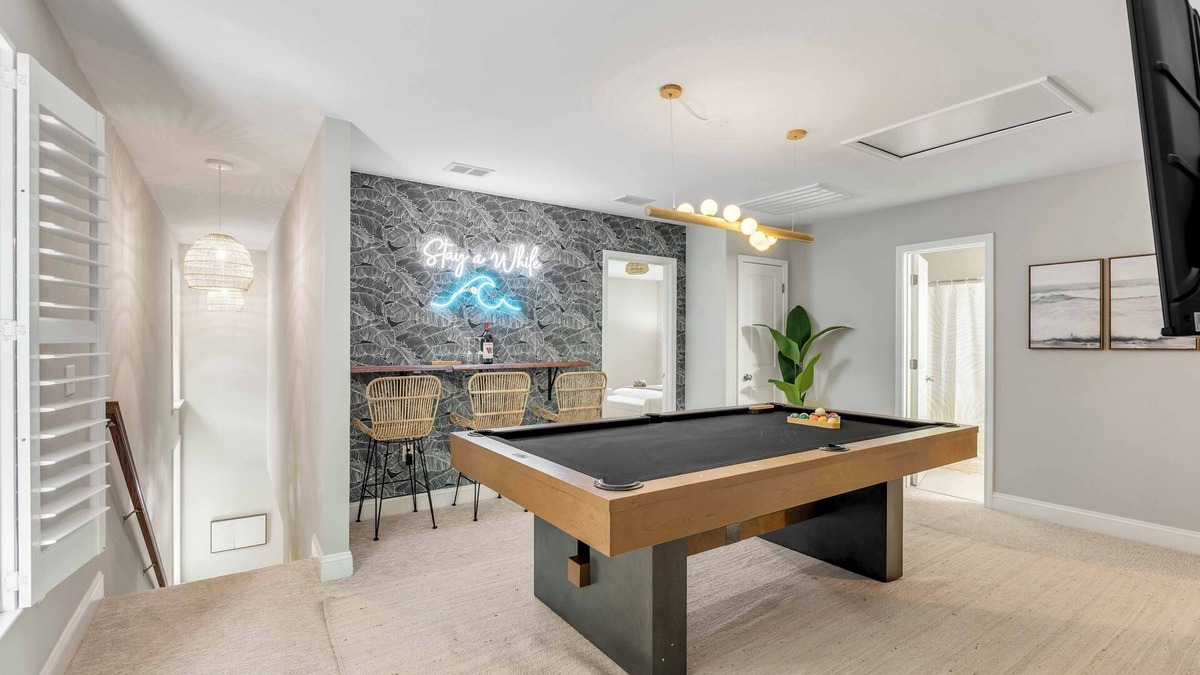North Charleston House | Coastal Chic Retreat - Minutes to Downtown Charleston and Beautiful Beaches