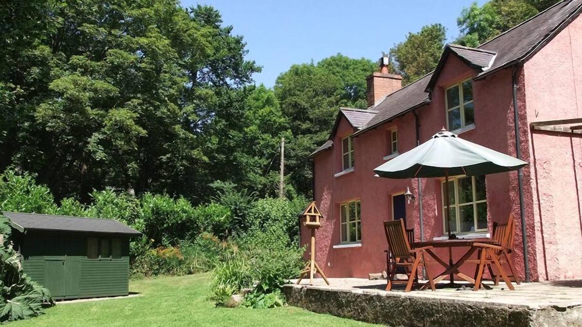 Stackpole Cottage | COASTAL 'chocolate box' hideaway in National Trust woodland - Visit Wales rated.