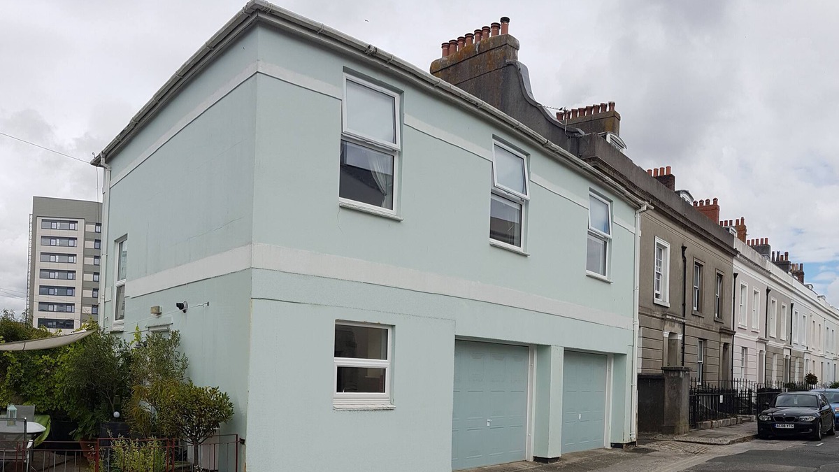 Barbican House | Coastal City Coach House on Plymouth's historic hoe