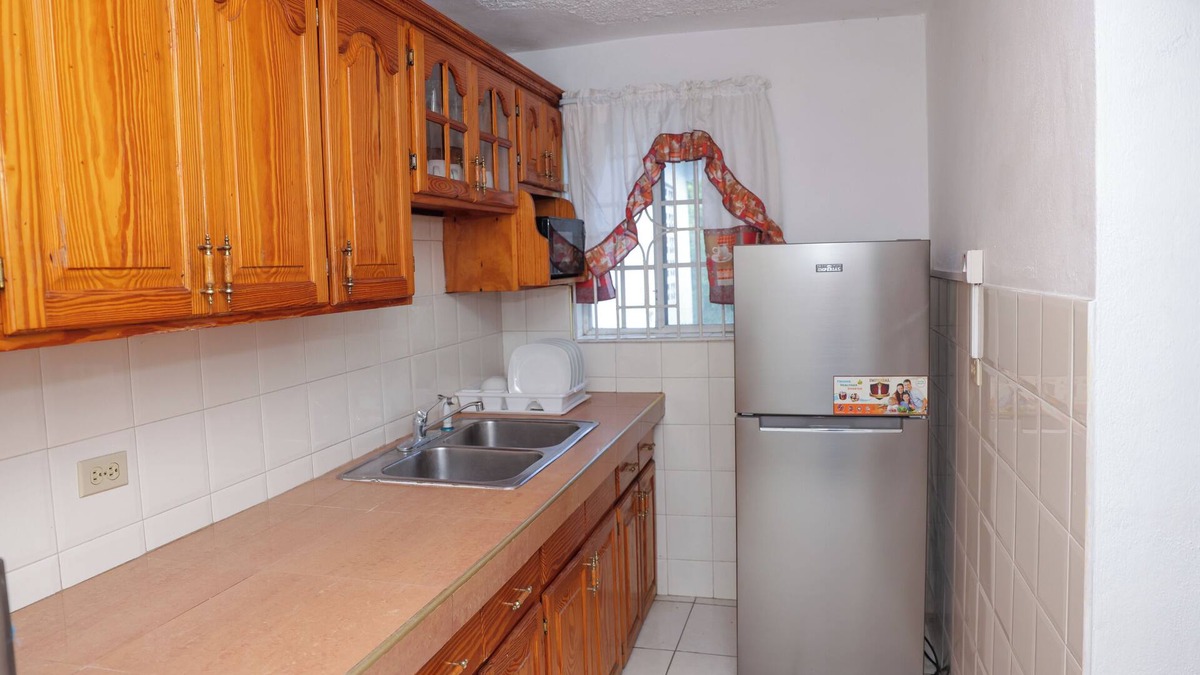 Gordon Town House | Coastal Comfort in St. Andrew – 3-Bedroom Apartment by the Sea