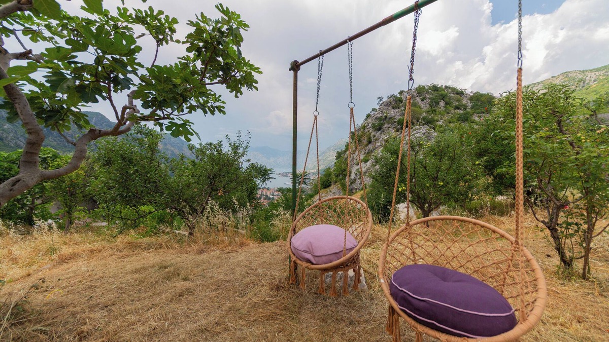 Skaljari Apartment | Coastal Comfort 2 BDR Apartment w/Garden Escape