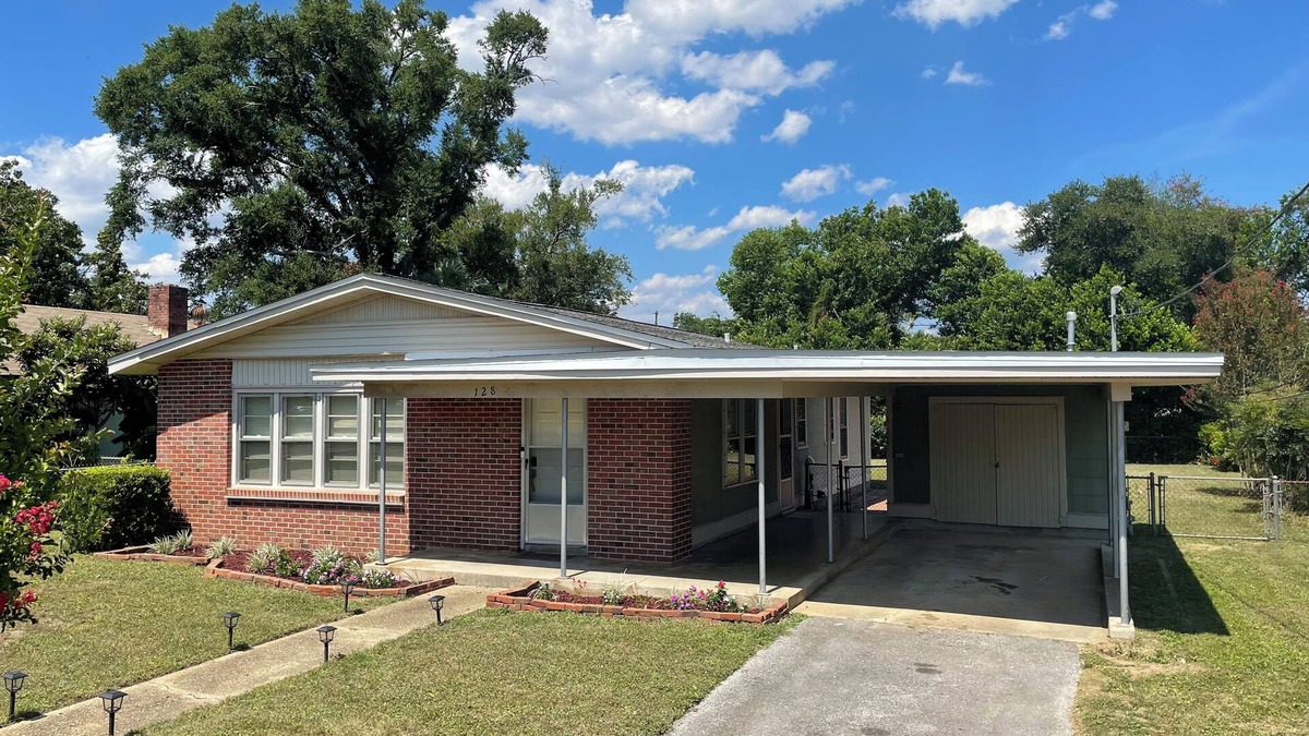 Warrington House | Coastal Comfort! Charming 3 bedroom, near beach and downtown Pensacola
