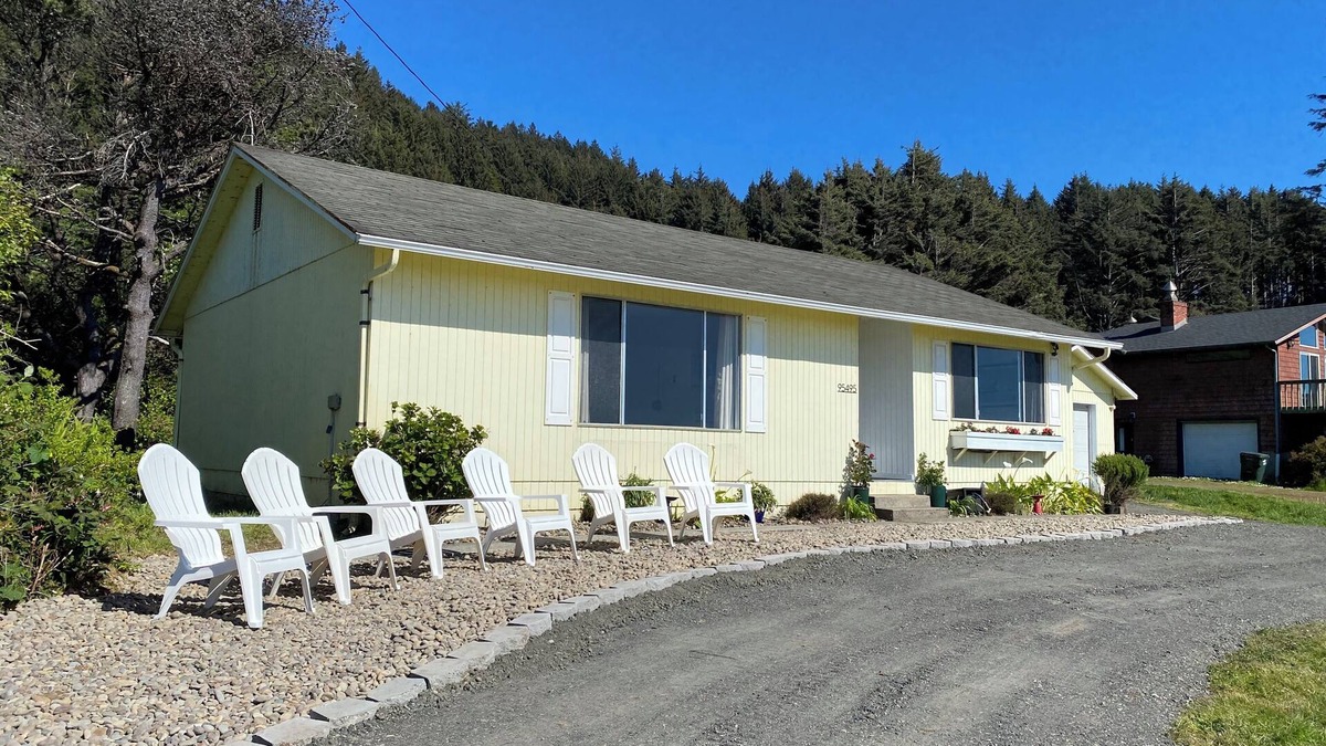 Yachats House | Coastal Comfort! Newly remodeled, spacious pet friendly home near hiking trails