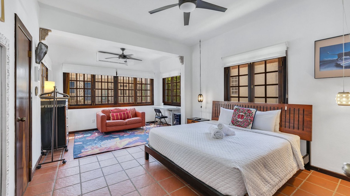 Parque Ski Chalet | Coastal Comfort: Spanish Villa Steps from the Sand