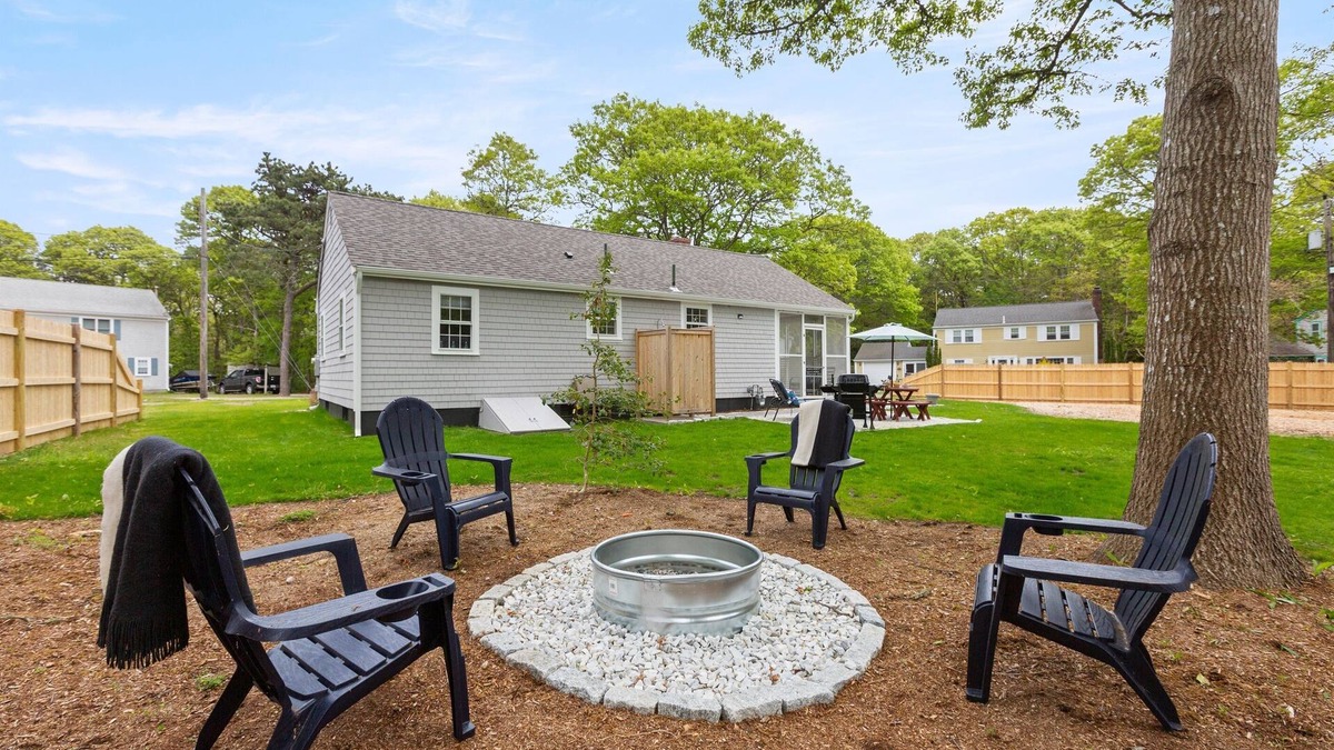Hyannis House | Coastal Comfort Stay | Near Beaches & Attractions