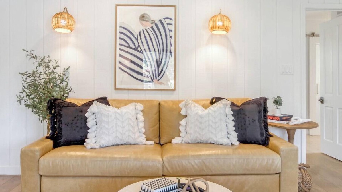 Napa Condo | Coastal Condo by Pool: King Bed, Balcony, Kitchen