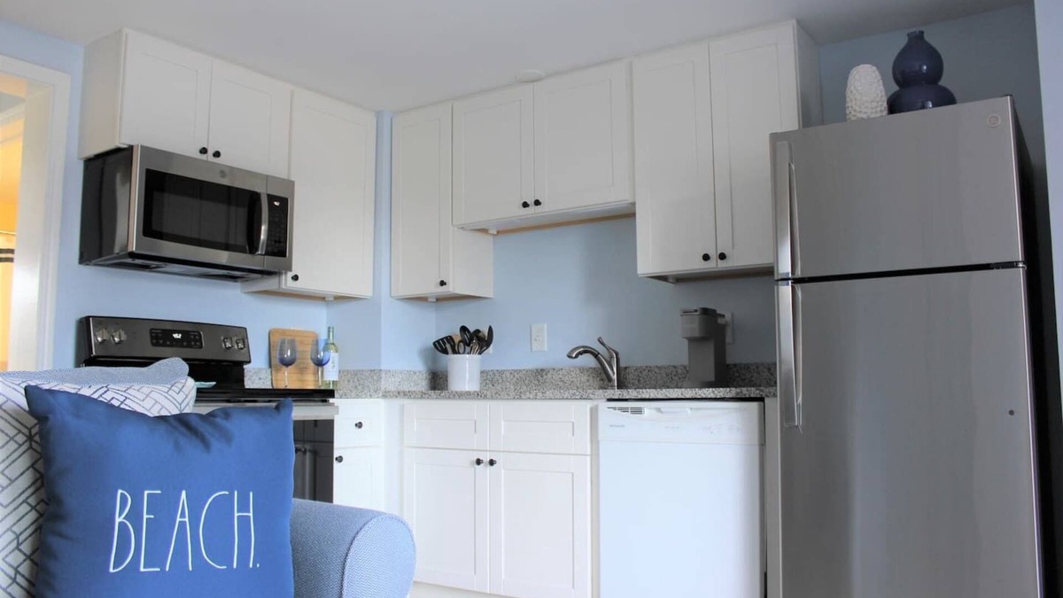 Wells Beach Condo | Coastal Condo with Pool at Wells Beach